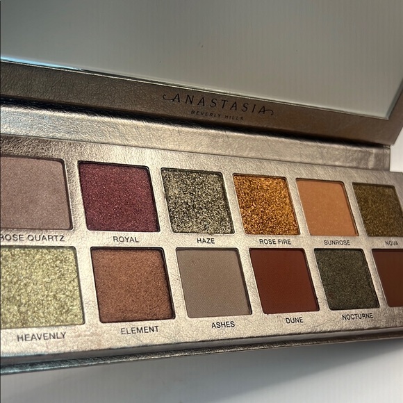 Anastasia Beverly Hills Rose Metals Eyeshadow Palette - Picture 10 of 13